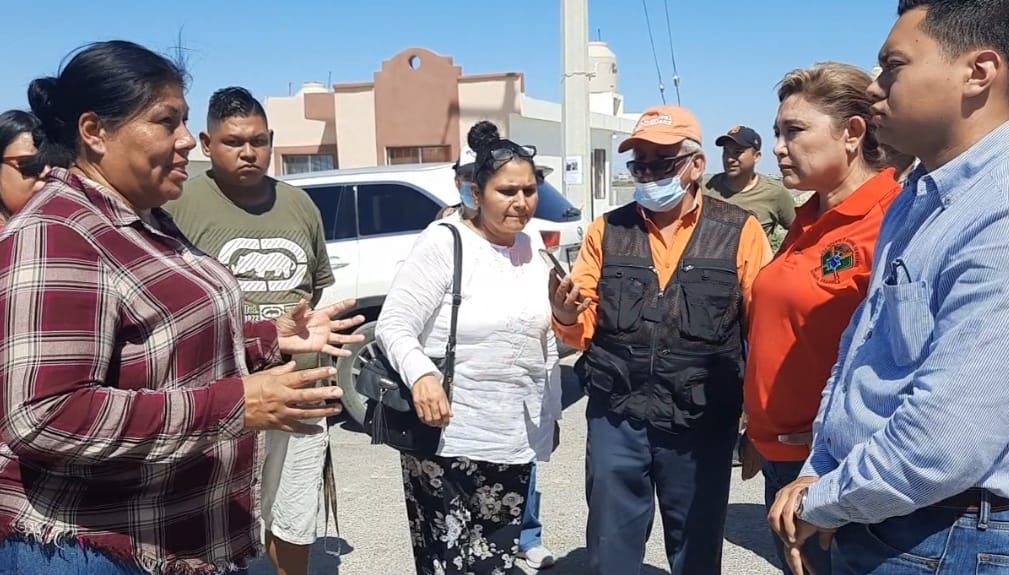 Supervisa alcaldesa Diana Haro reparto de agua en las colonias