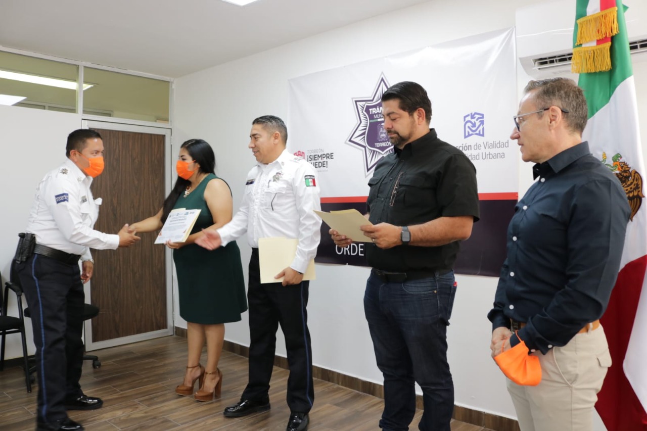 Suma Torreón 30 oficiales más a capacitación en temas de violencia de género