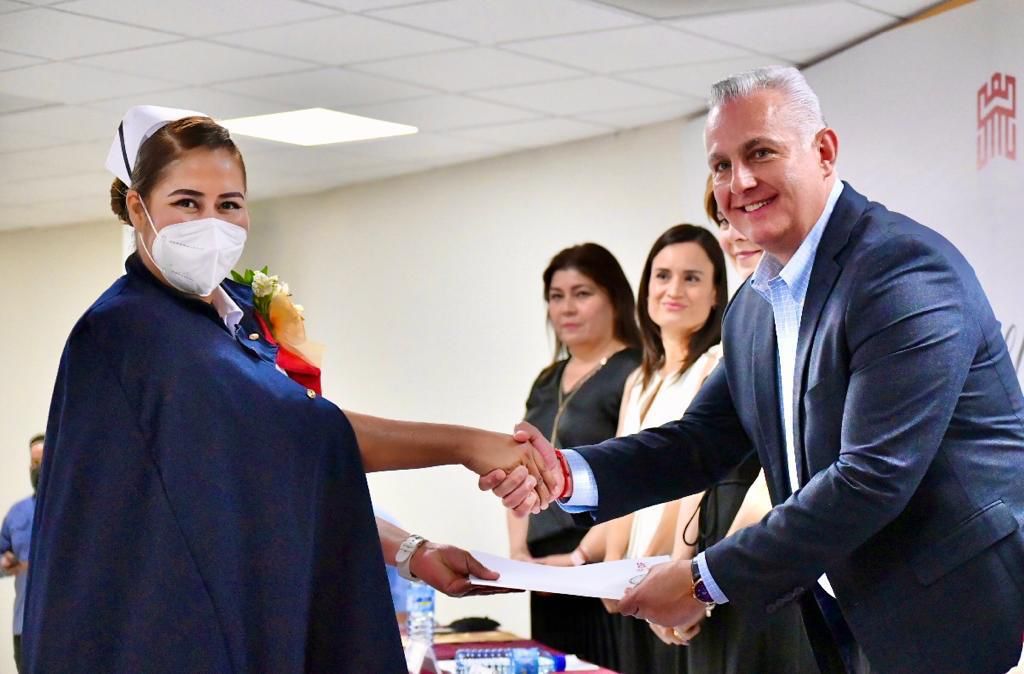 Celebra Román Cepeda graduación de la sexta generación de enfermería del DIF Torreón