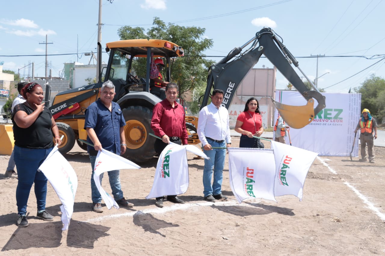 Cumple Paco Treviño a vecinos de la Colonia Zirándaro