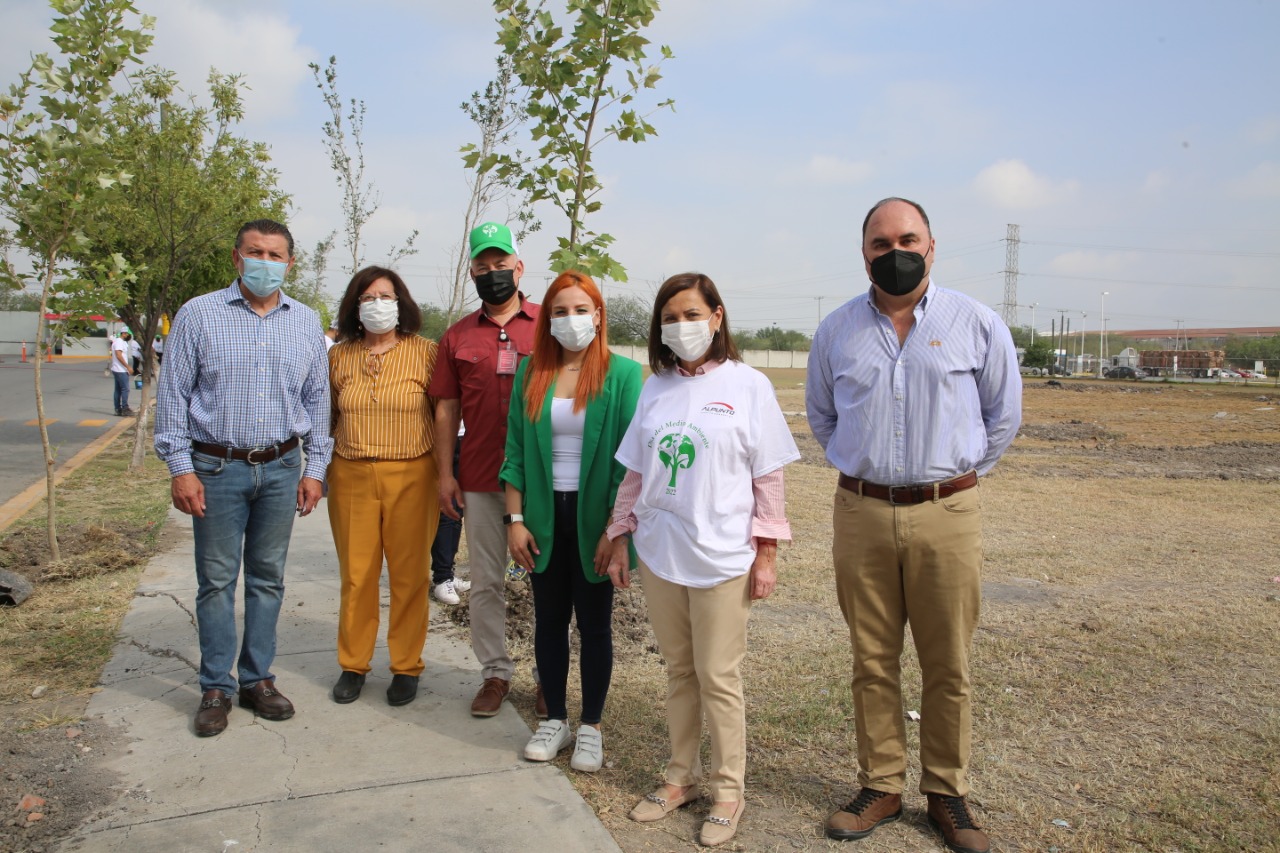 Promueve Cristina Díaz iniciativa para sembrar árboles por el medio ambiente