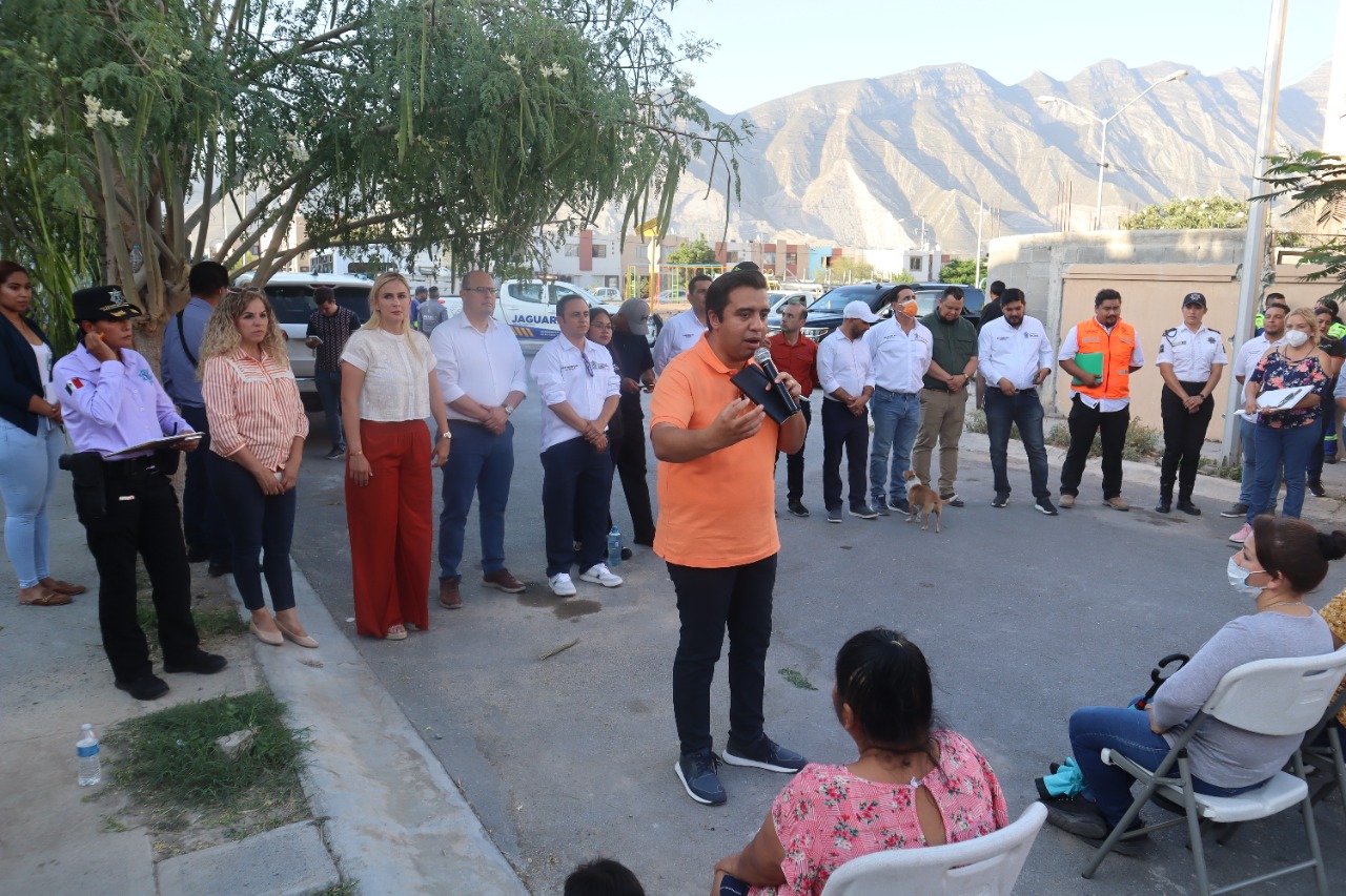 Atiende Nava con diálogos vecinales peticiones comunitarias