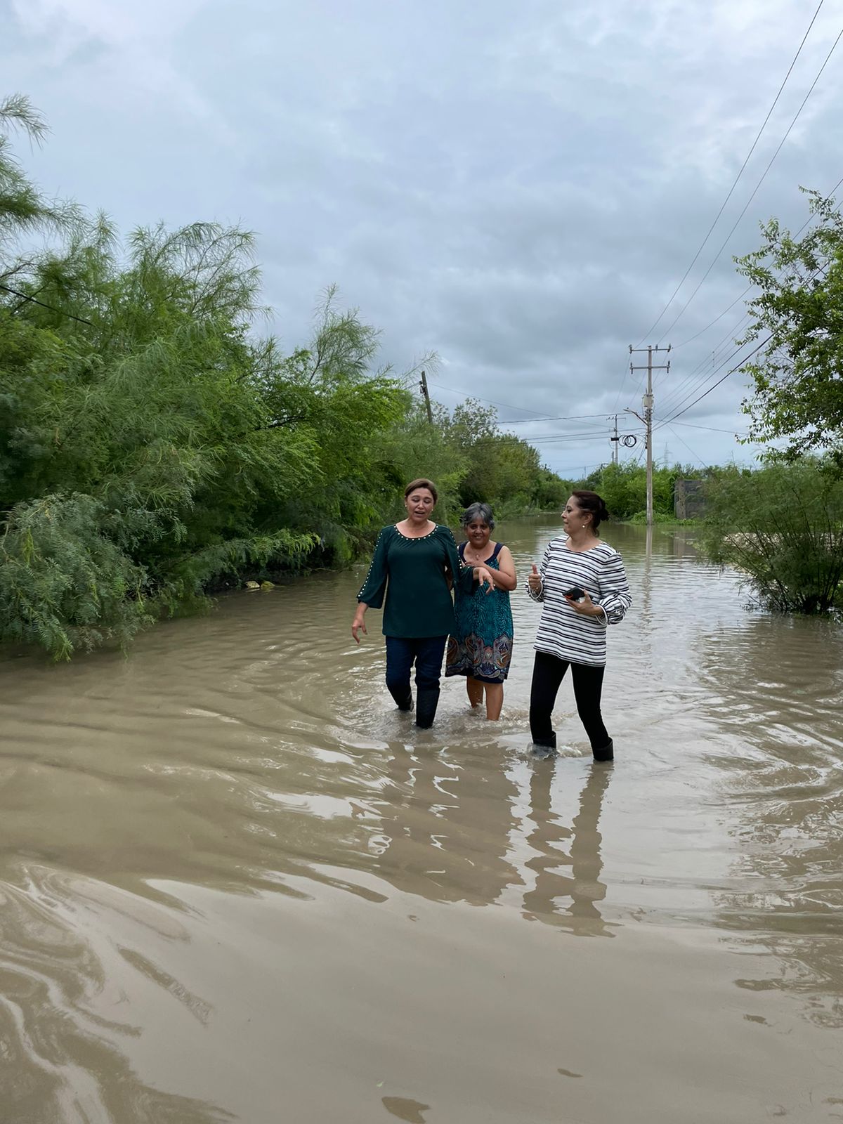 Recorre y atiende sectores afectados por lluvias en Sabinas la alcaldesa Diana Haro