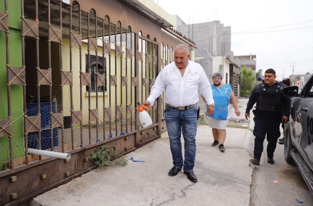 Realiza Municipio de El Carmen campaña de fumigación contra las garrapatas