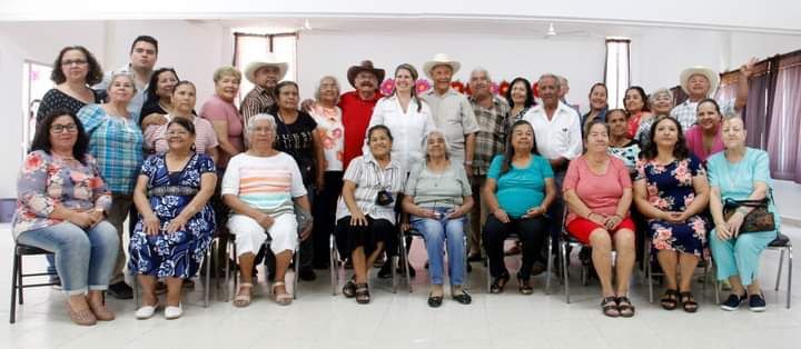 Fomentan aprendizaje y actividades para personas mayores en Centros Comunitarios