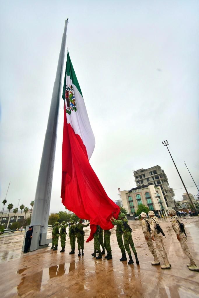 Con izamiento de bandera en Torreón marcan inicio del mes patrio