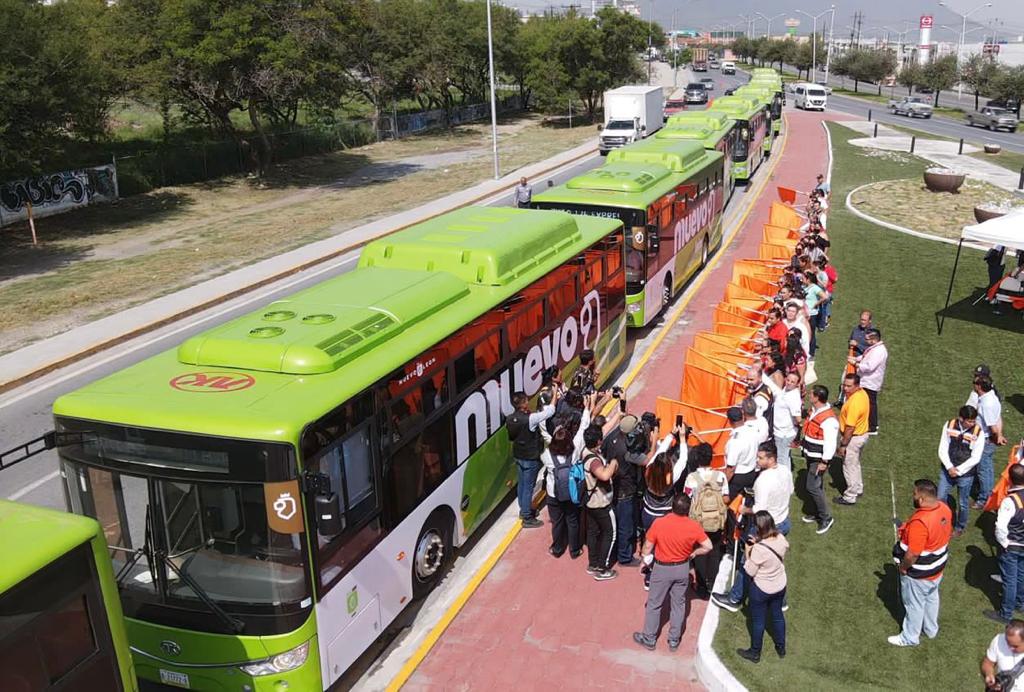 Logra gestión de Nava nuevas unidades de transporte para Santa Catarina