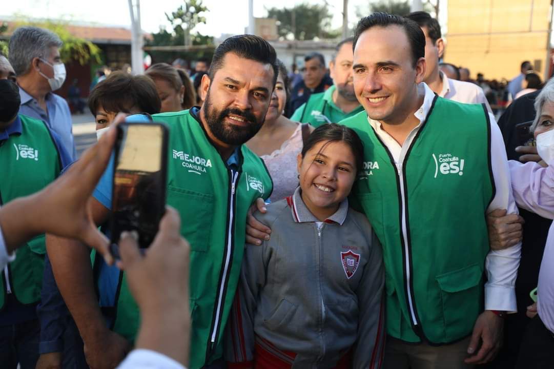 Lleva Manolo Jiménez Mejora Tu Educación cientos de apoyos escolares a estudiantes de la Laguna