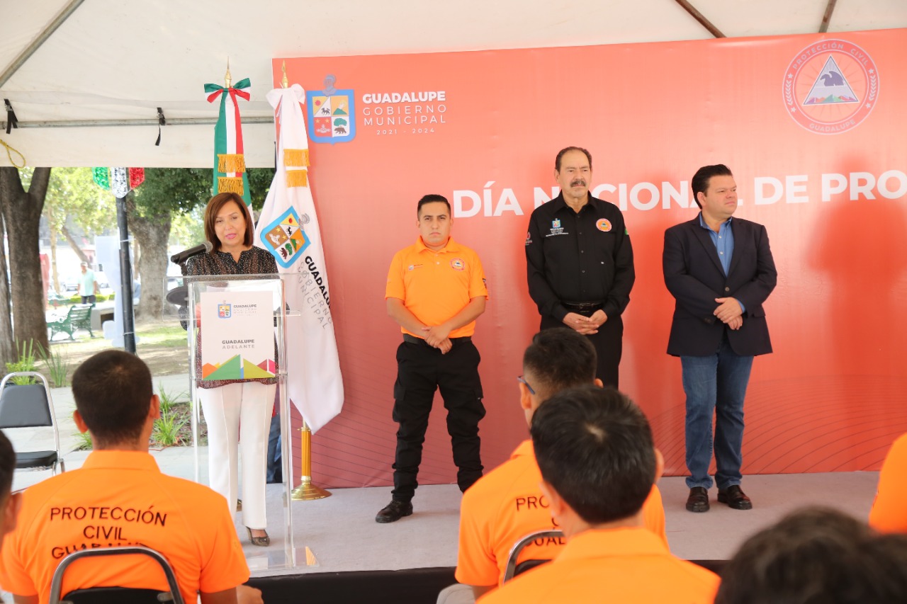 Reconoce Cristina Díaz a rescatistas de Guadalupe