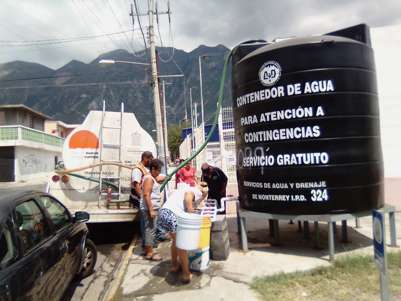 Refuerza Santa Catarina operativo para suministro de agua