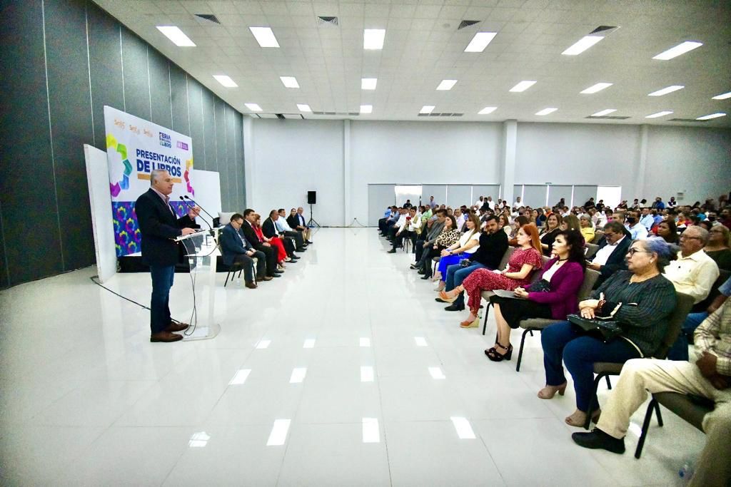 Román Cepeda respalda actividades de fomento a la lectura en Torreón