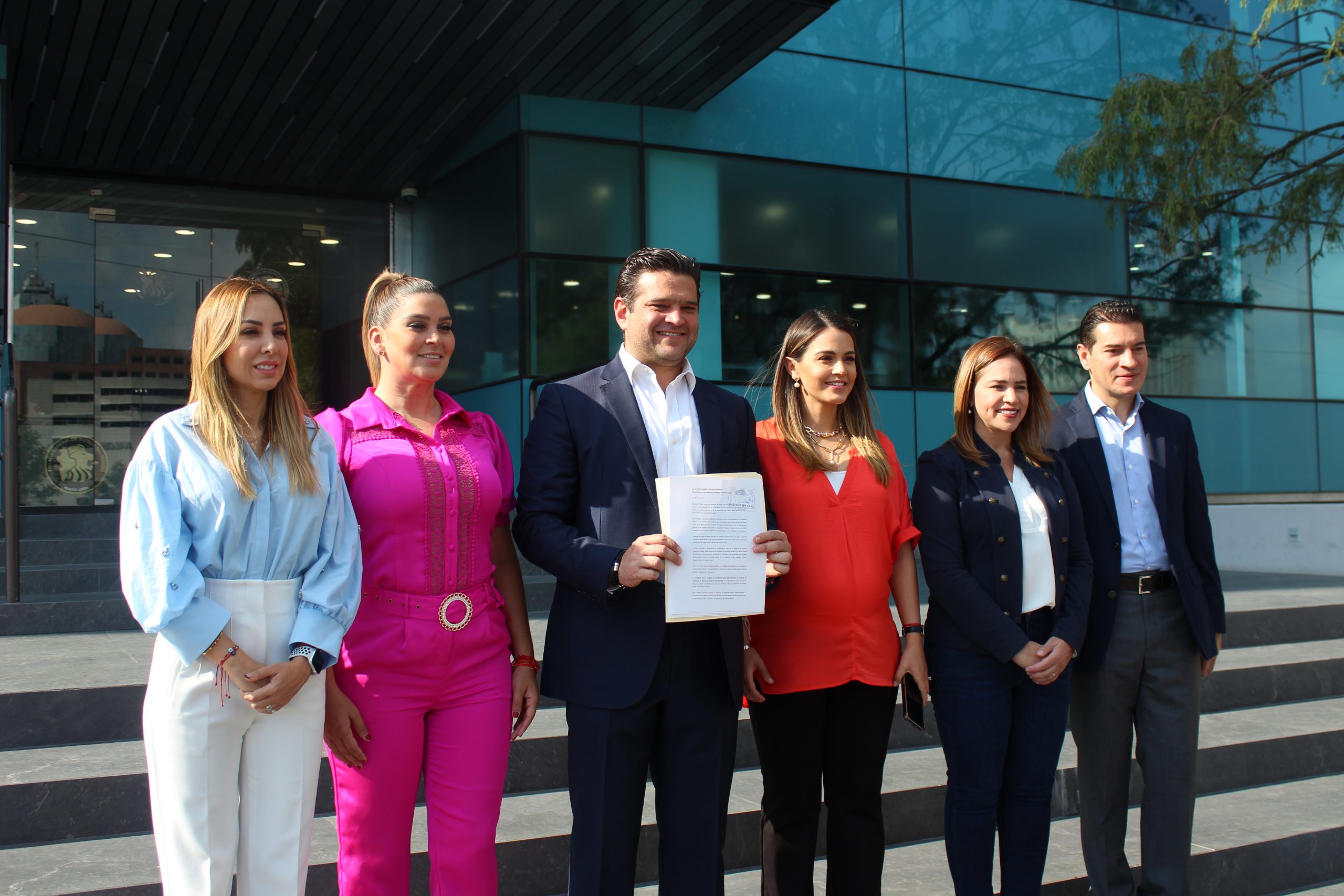 Presenta Francisco Cienfuegos y diputados de Monterrey solicitud de ventanilla única para mujeres y niñas víctimas de violencia