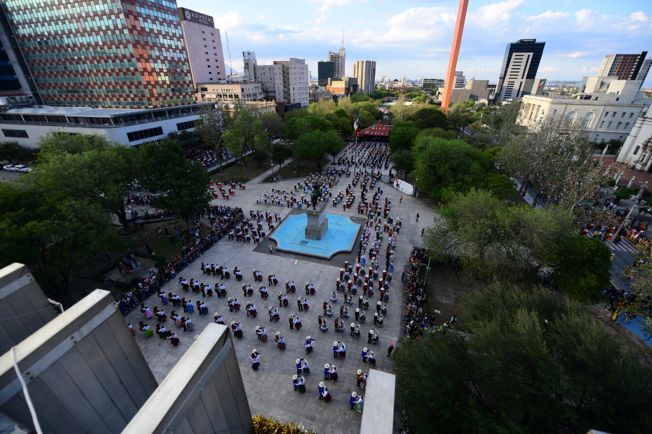 Rompe Monterrey Récord Guinness del Baile Folclórico Mexicano más Grande del mundo