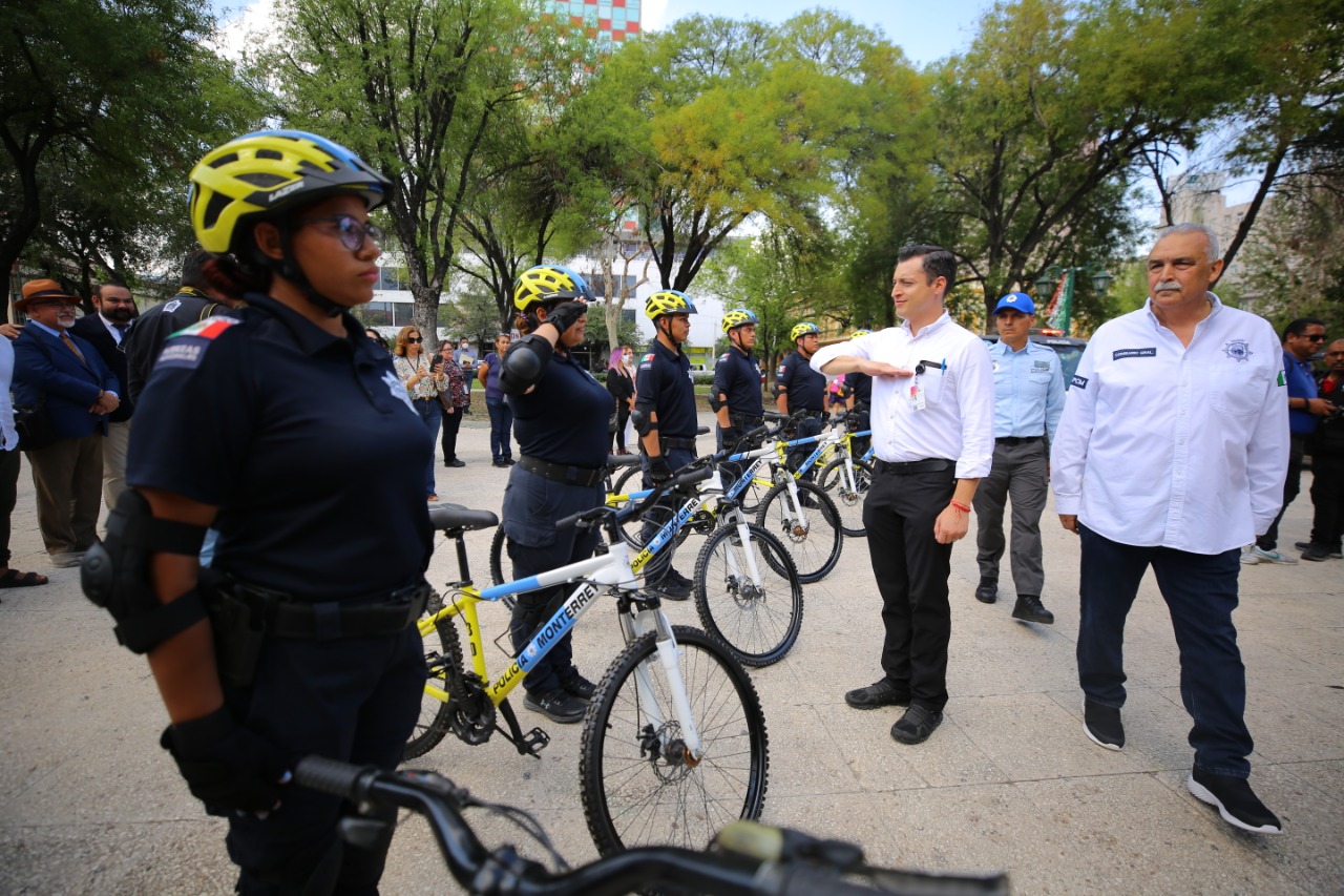 Monterrey entrega patrullas para policía turística