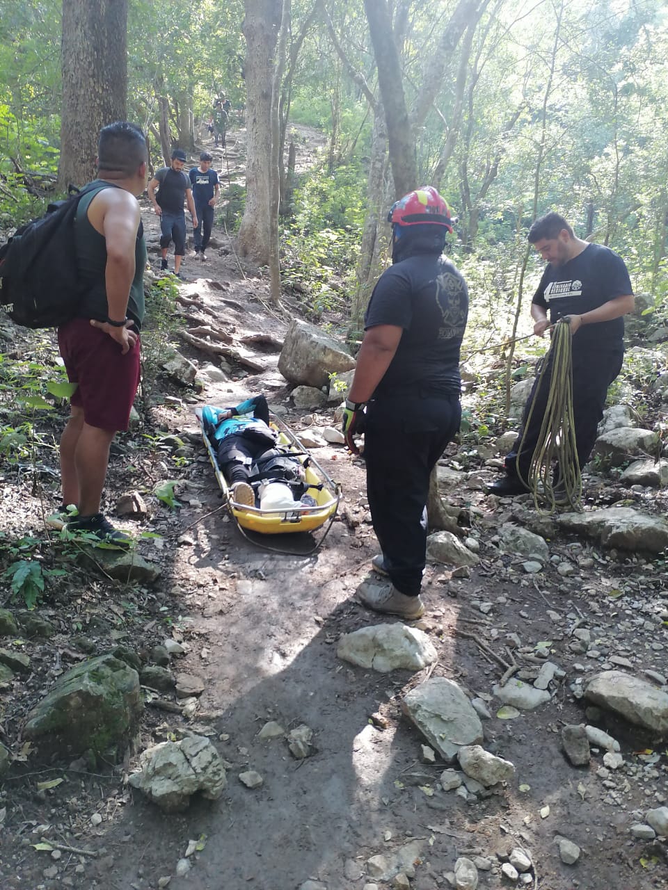 Rescata PC Juárez a saltillense lesionada en Cerro El Agujerado