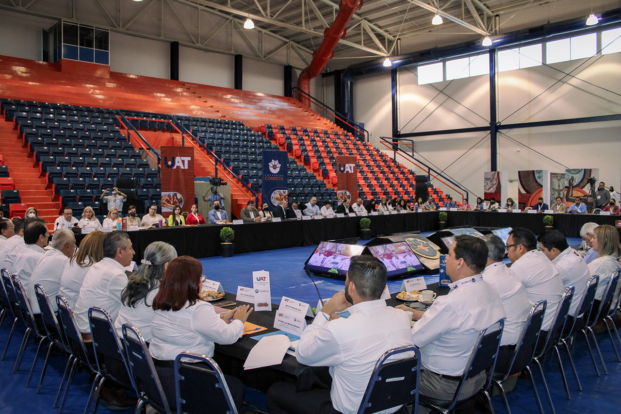 Preside Rector la gira Conecta UAT con sectores del norte del estado