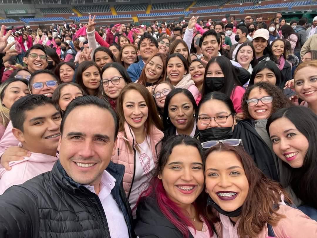 Organizan lazo rosa ciudadano gigante en Coahuila