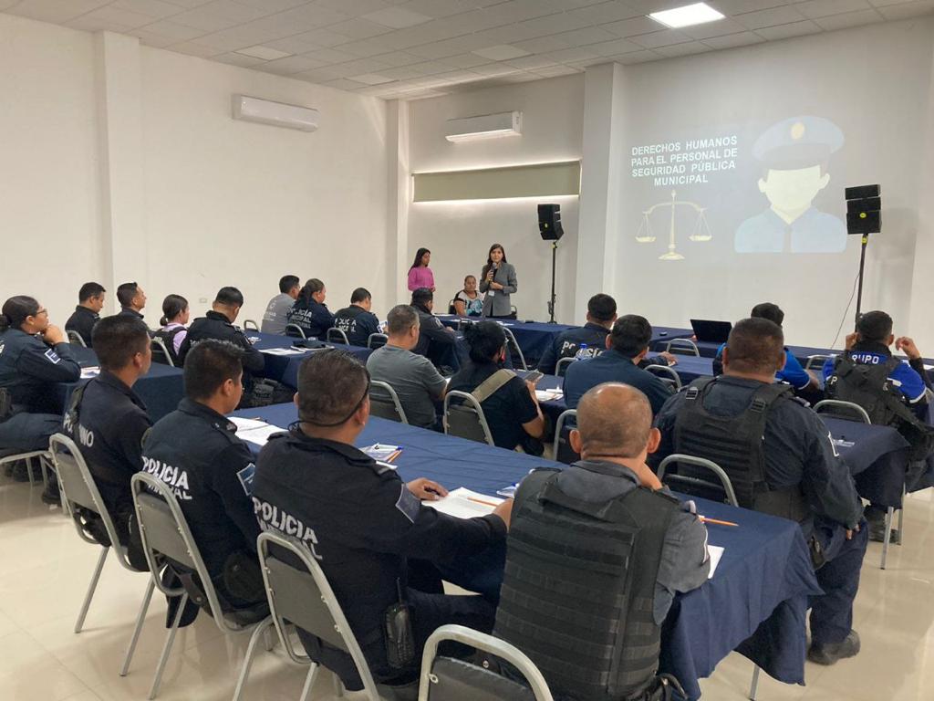 Capacitan en derechos humanos a policías de Santa Catarina