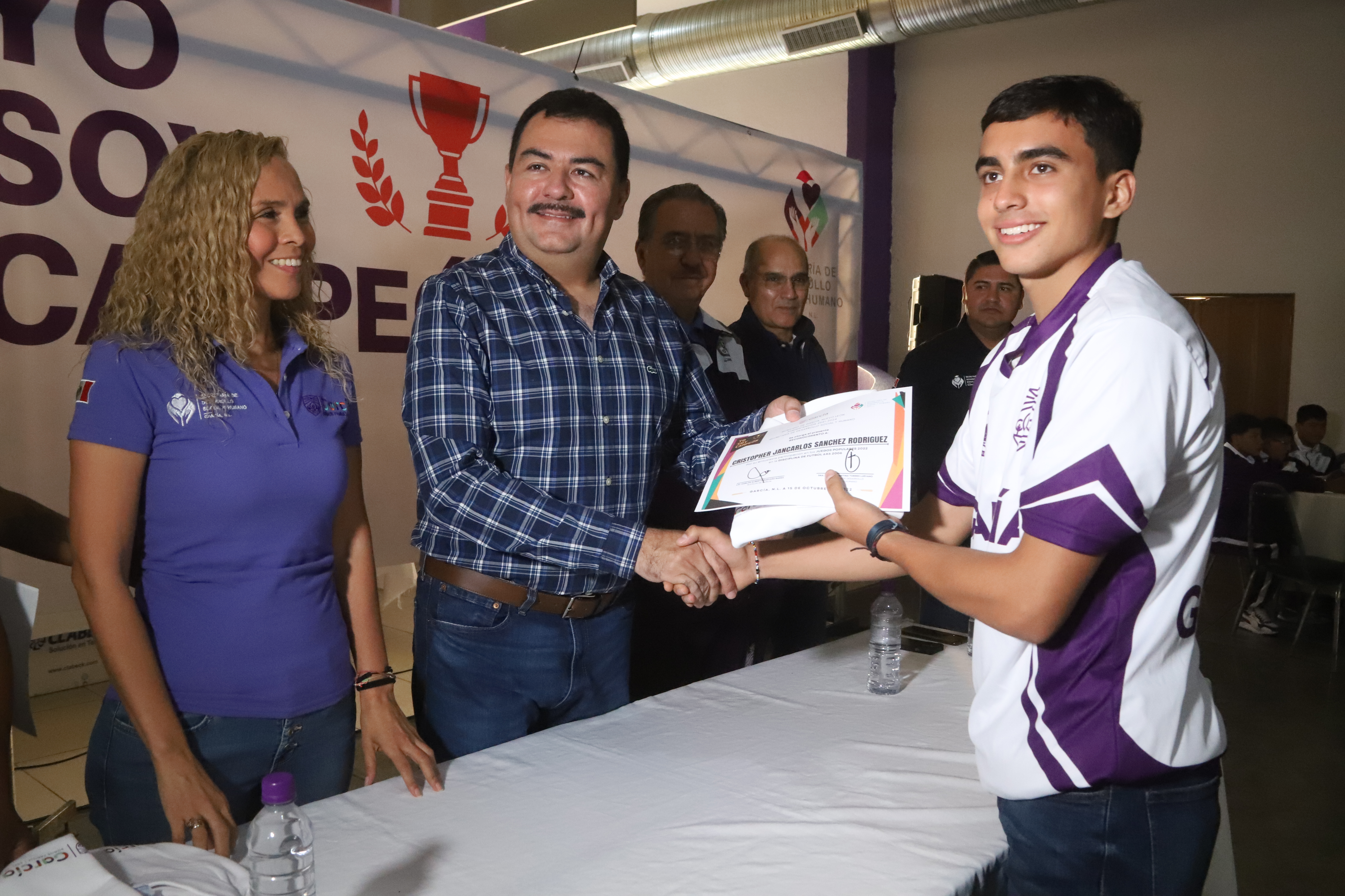 Reconocen en García a deportistas olímpicos