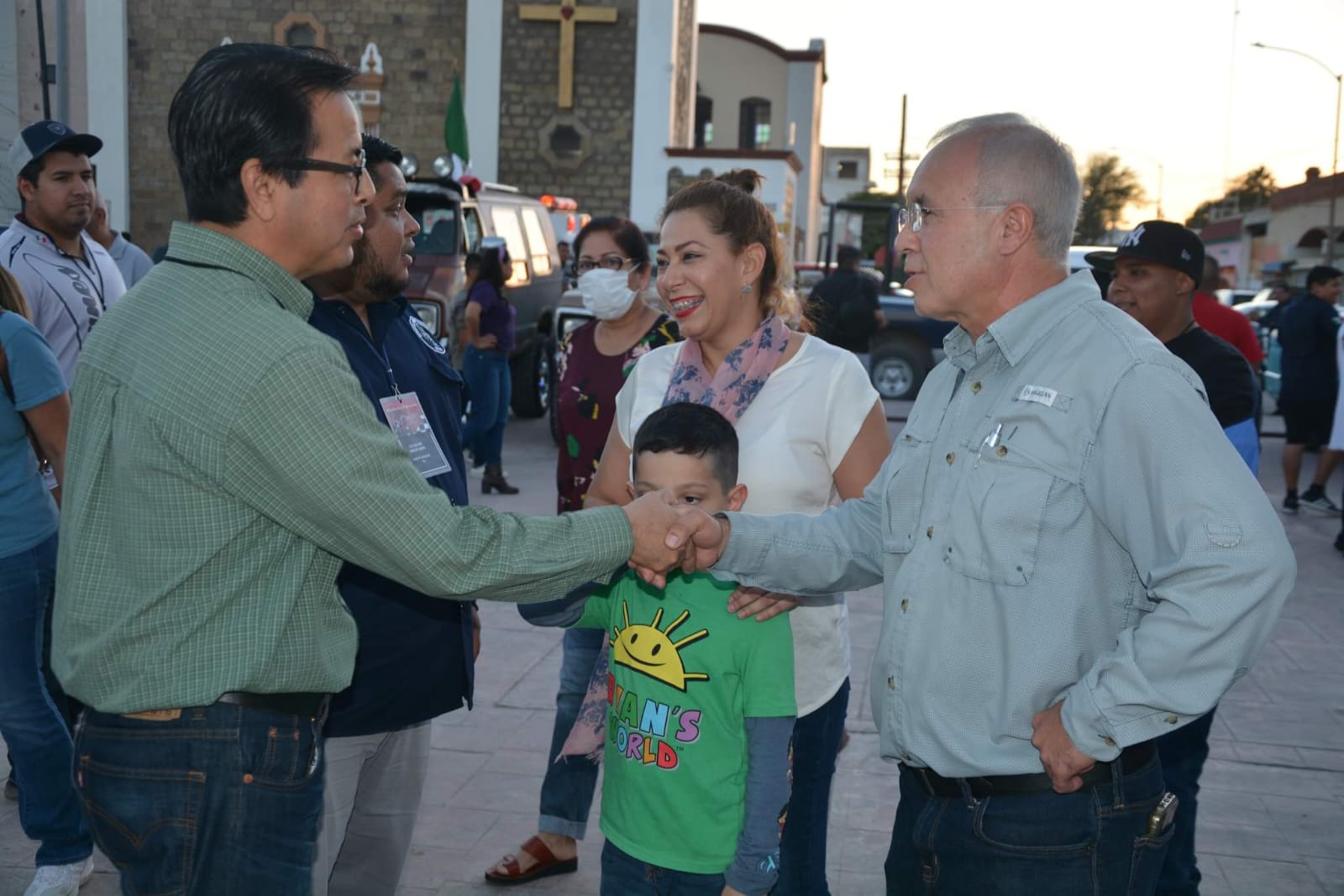 Todo un éxito recorrido y exhibición de vehículos clásicos en Sabinas