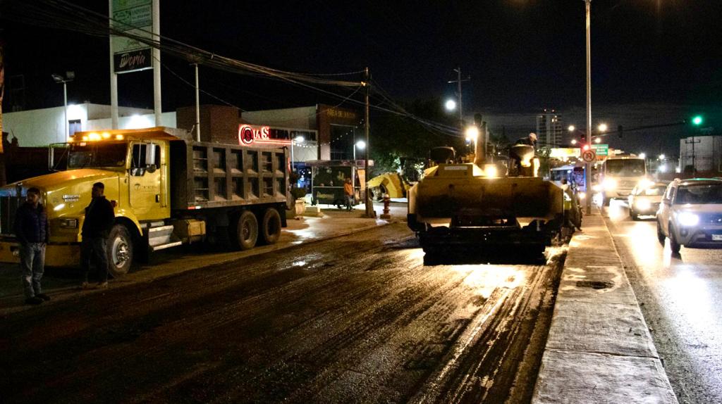 Realiza Santa Catarina obras viales nocturnas para evitar congestionamientos