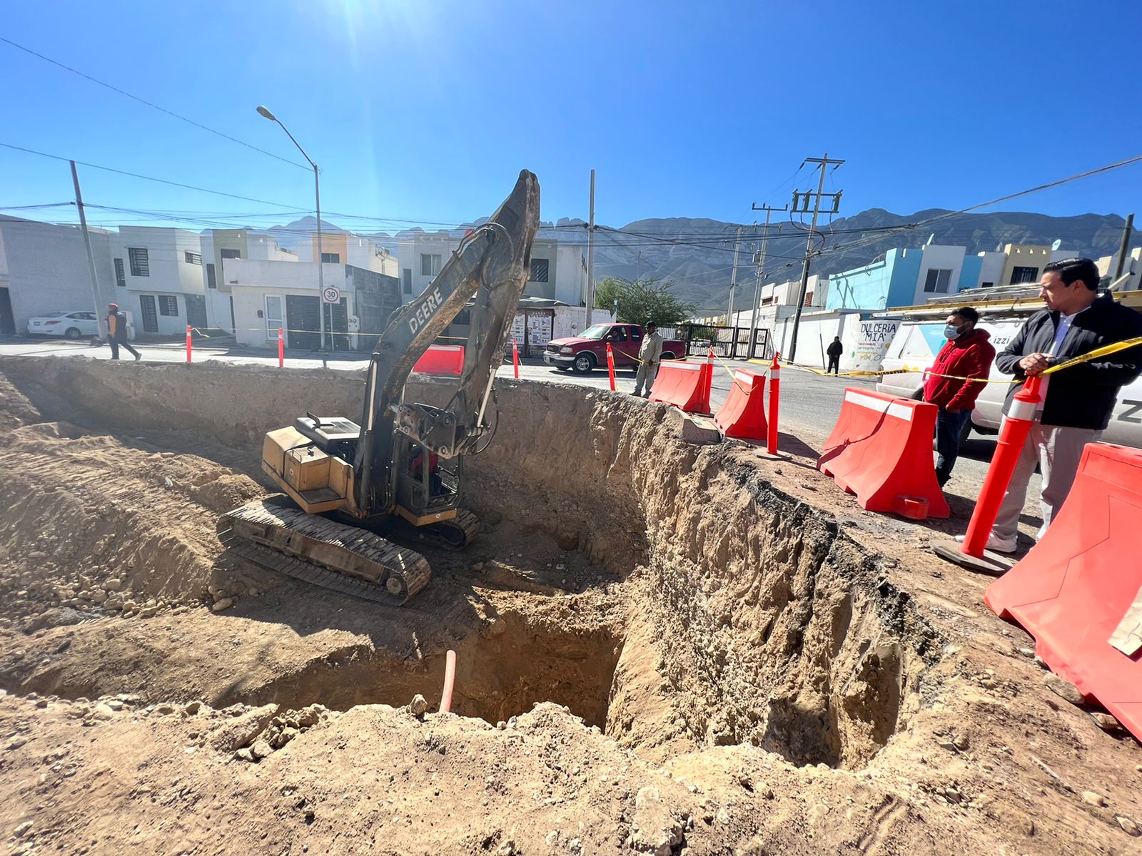 Supervisa Nava avance de obras de drenaje pluvial, pavimentación y rehabilitación de vialidades