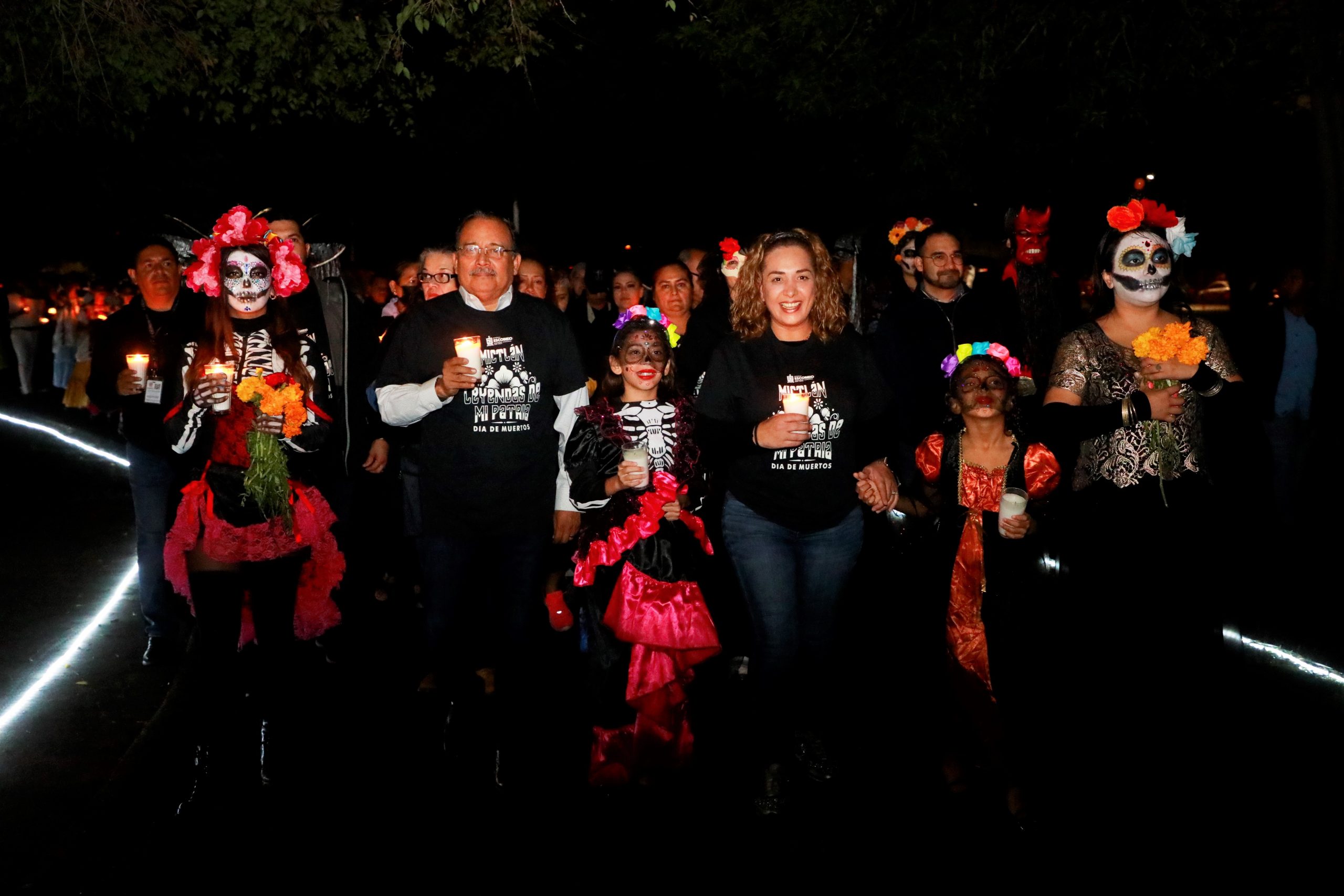 Celebran Mictlán en Escobedo; festejan en familia el dia de muertos