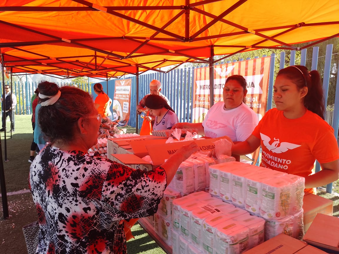 Continúan MC apoyando economía familiar de santacatarinenses con mercado naranja