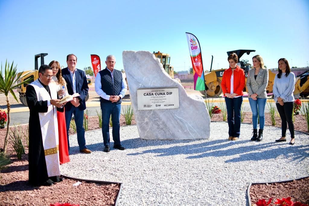 Colocan la primera piedra de la construcción de la nueva Casa Cuna del DIF Torreón