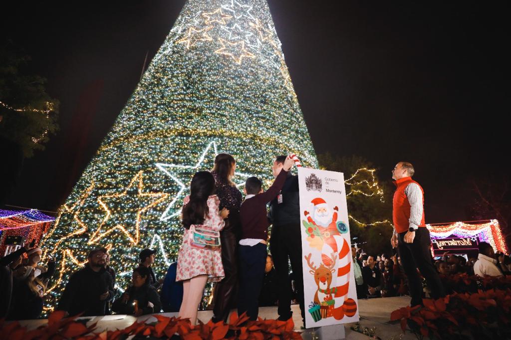 Enciende pino Monterrey, comienza Navidad Contigo 2022
