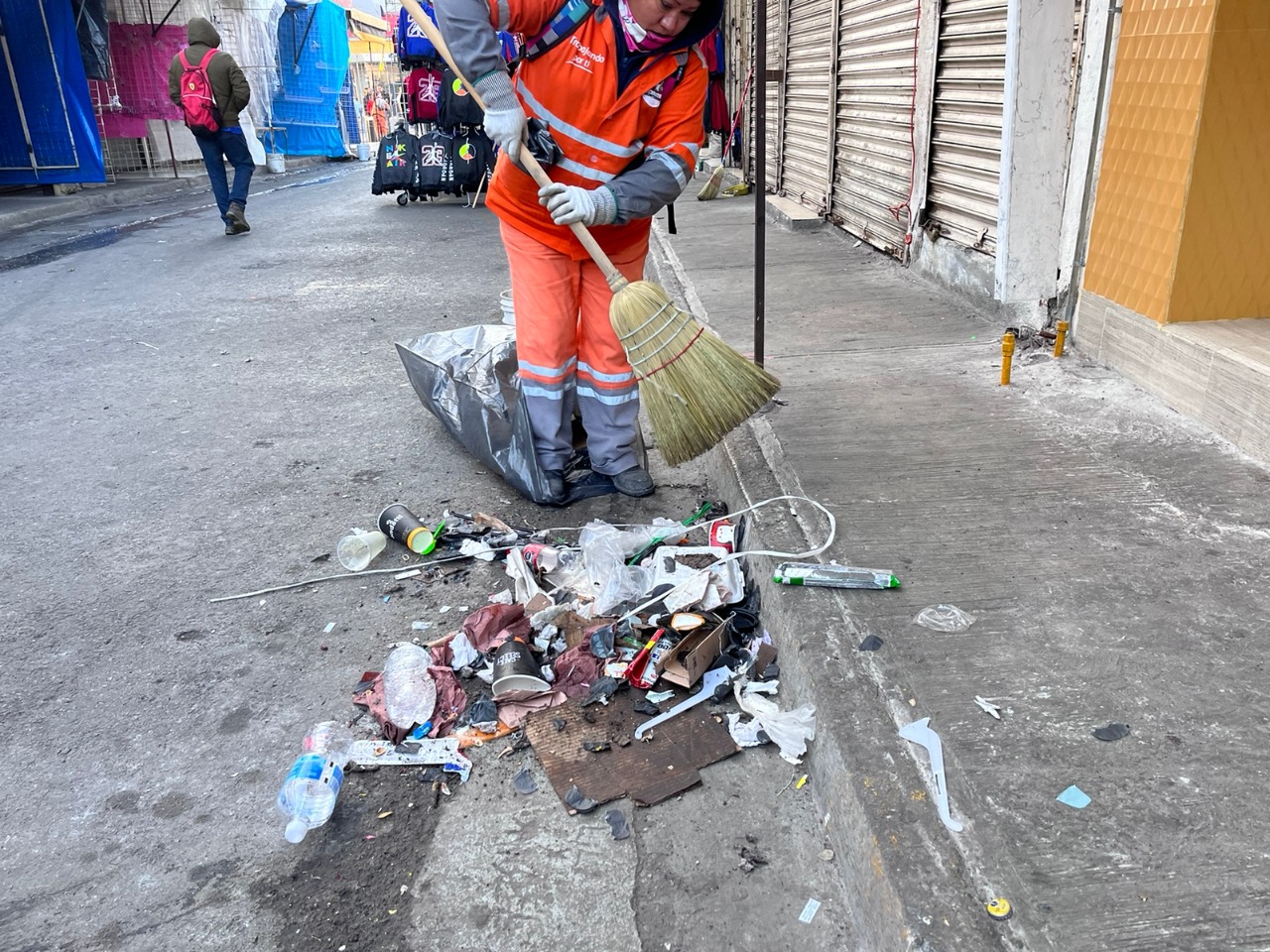 Duplica Monterrey labores de limpieza en el Centro de Monterrey