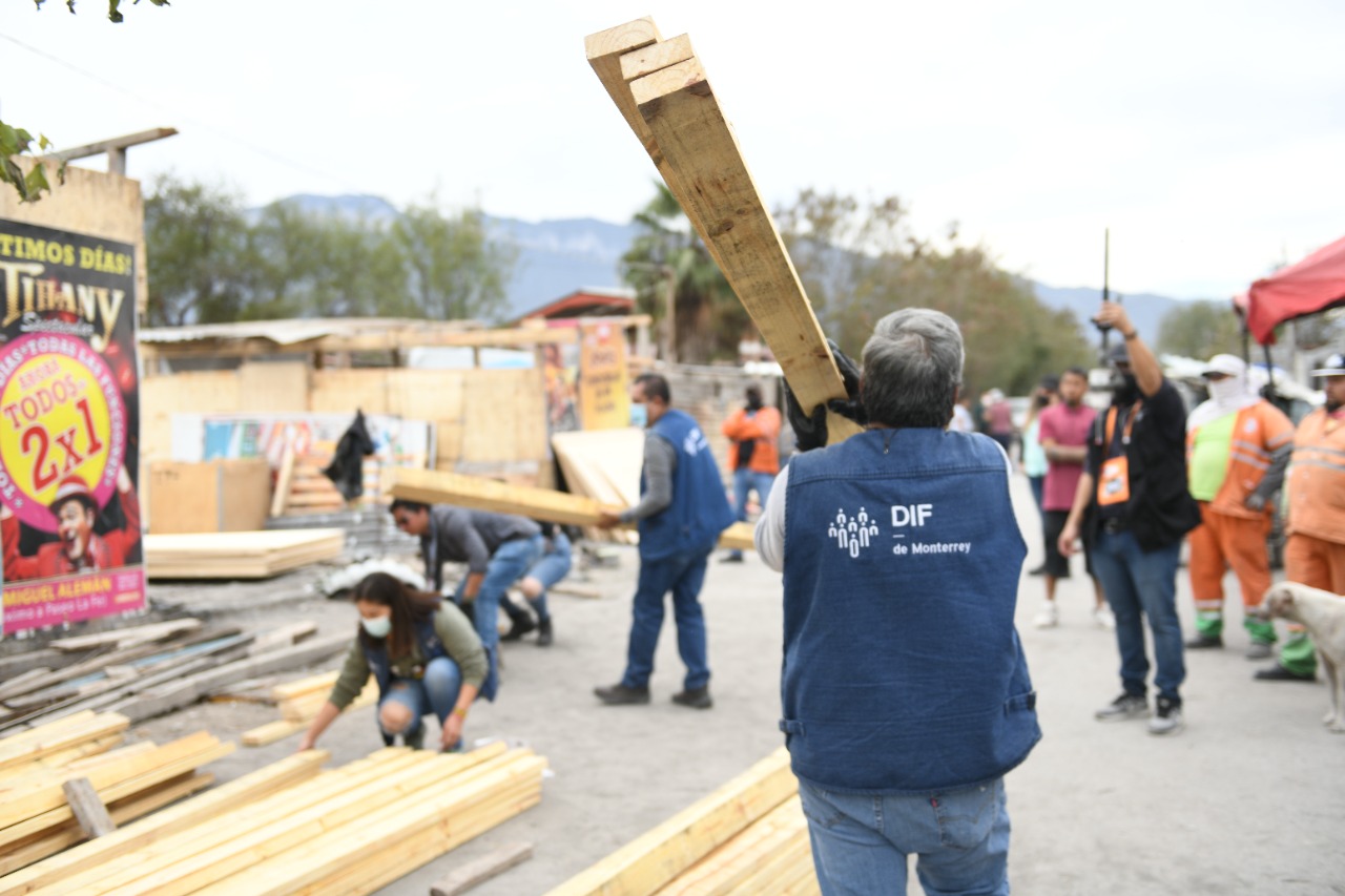 Continúan Monterrey y ciudadanos entregando apoyo a afectados por incendio