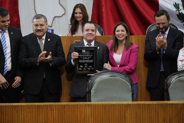 Rinde Congreso de Nuevo León reconocimiento al Hospital Universitario