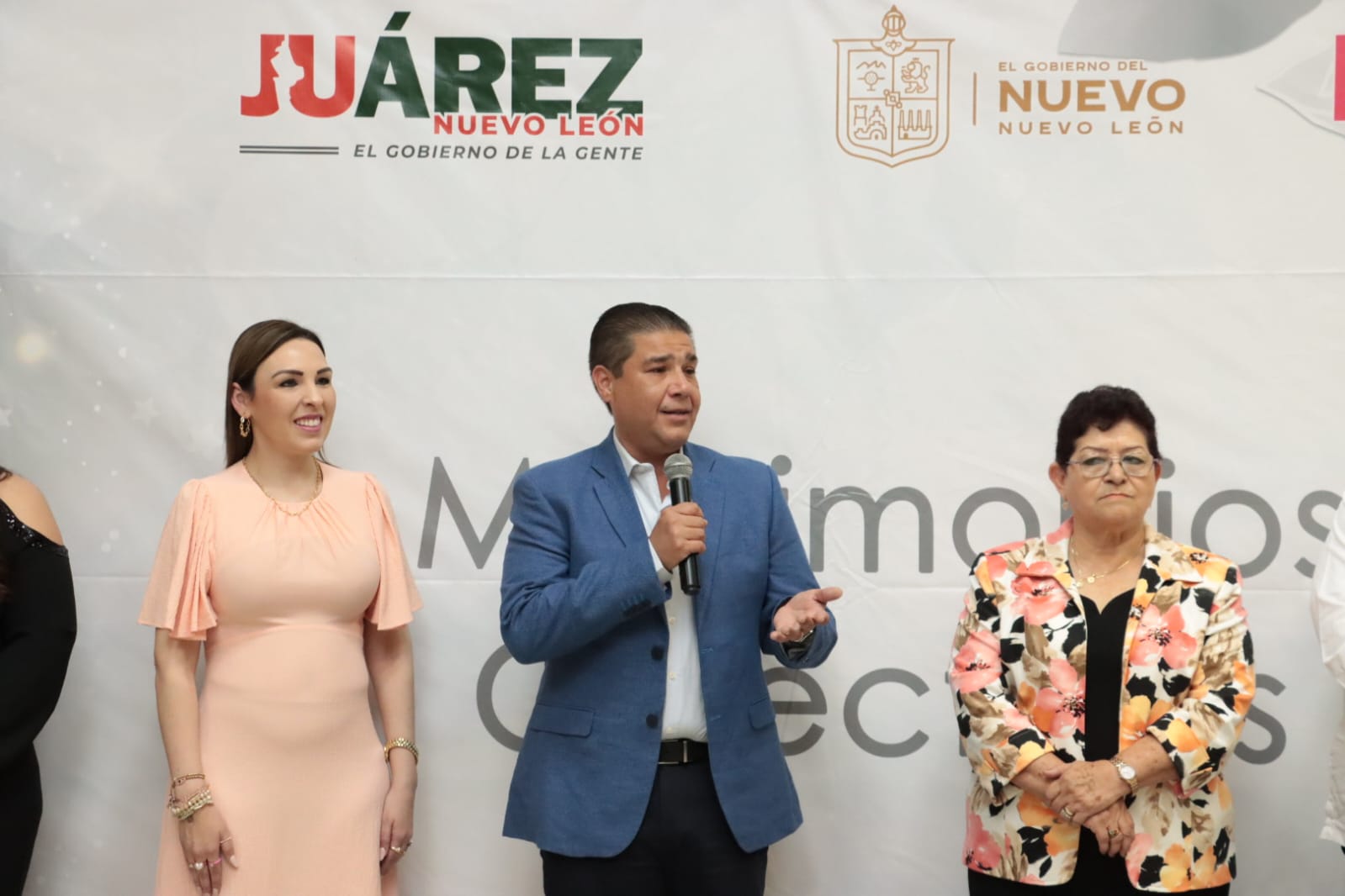 Llegan al matrimonio 158 parejas en auditorio de Juárez