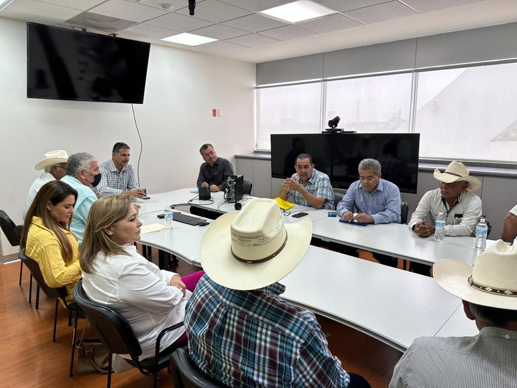Se reunieron en CONAGUA alcaldesa de Sabinas y ejidatarios de Guadalupe Victoria