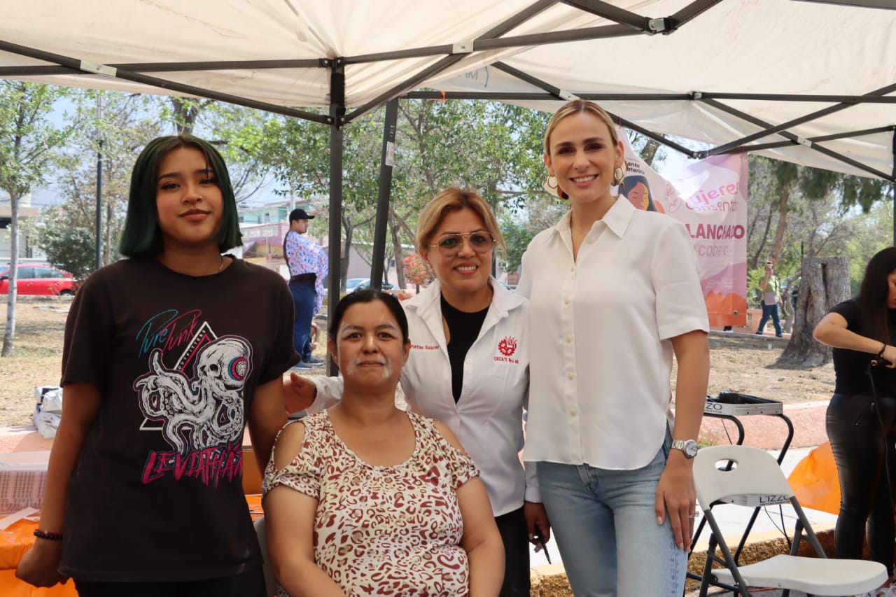 Brindan atención a mujeres santacarinenses