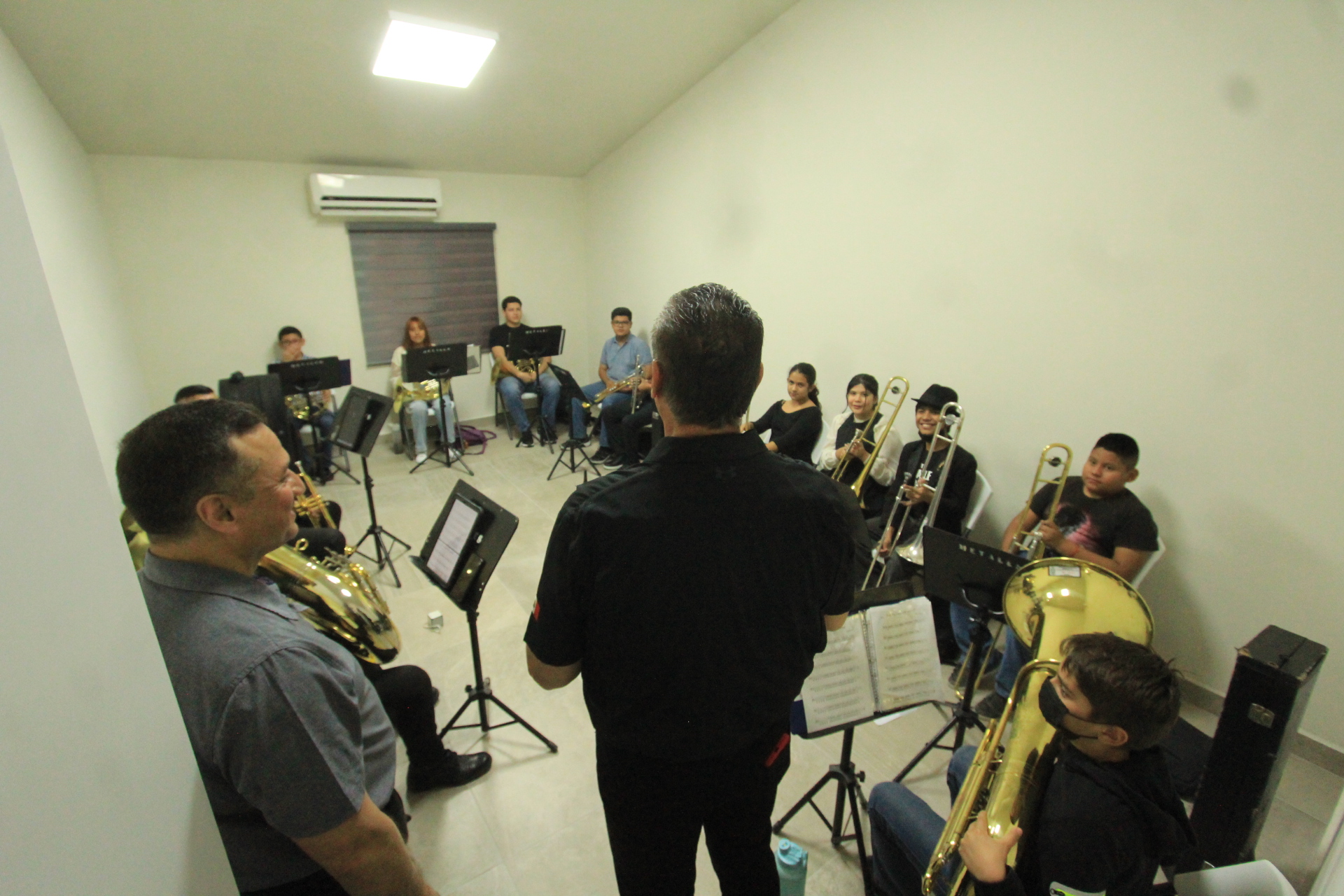 Inaugura César Garza cuarta escuela de orquestas municipales SOMA en Apodaca