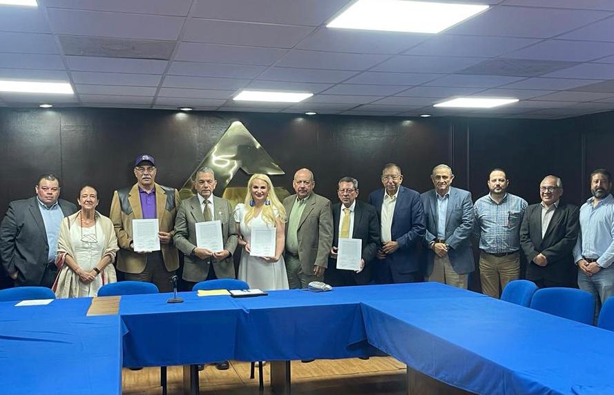 Firma convenio binacional de cooperación autoridades y cámaras de comercio de Tamaulipas y Texas