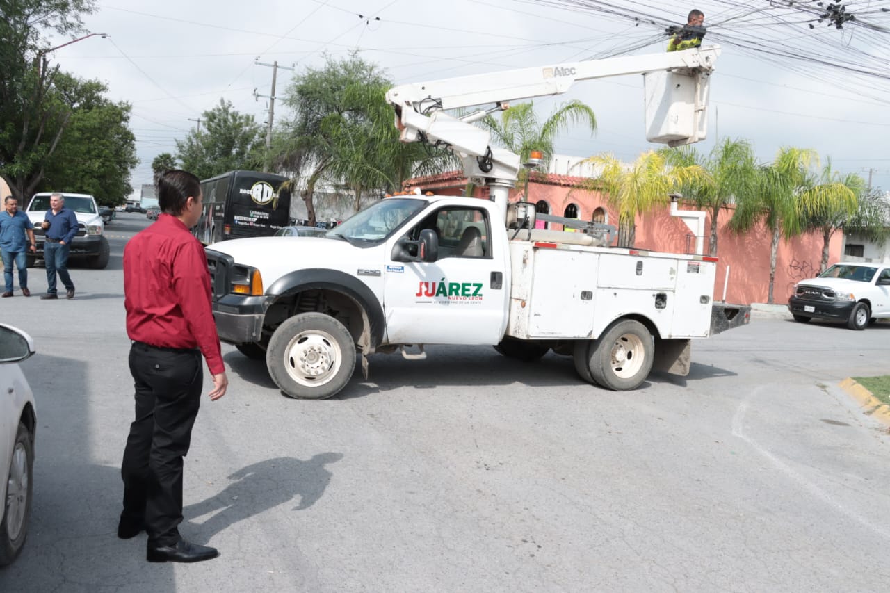 Retirarán en Juárez cientos de metros de cables en desuso conocidos como “telarañas”