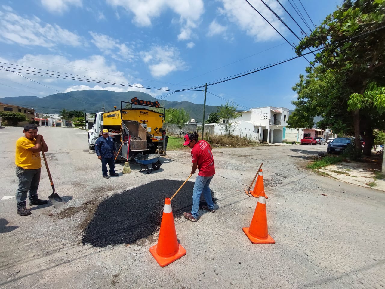 Tras lluvias, reactiva Victoria programa de bacheo en la ciudad