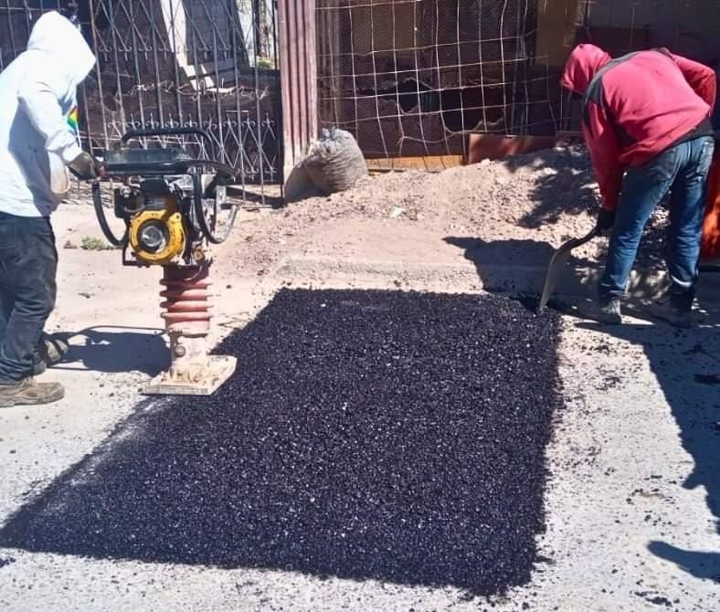 Intensifican los trabajos de bacheo y pavimentación en diferentes colonias de Torreón