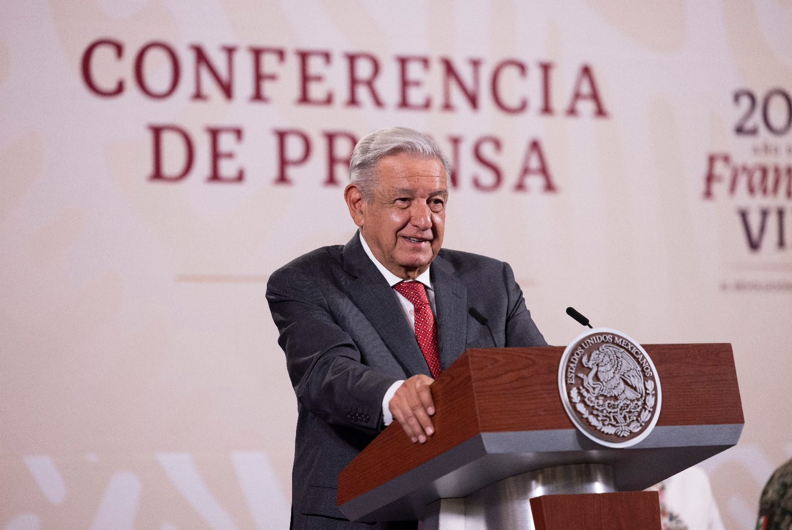 Denuncia AMLO “lanzada política” contra AVA; llegan más militares a Tamaulipas