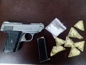 Policías de Santa Catarina detienen a dos hombres con arma y droga