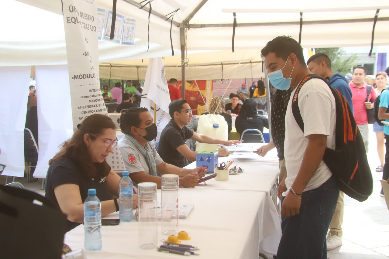 Acercan a los jóvenes de García oportunidades laboralesRealizan la feria juvenil de empleo