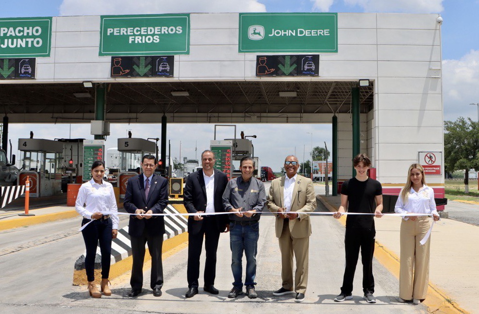 Inaugura Puerto Colombia carril exclusivo John Deere