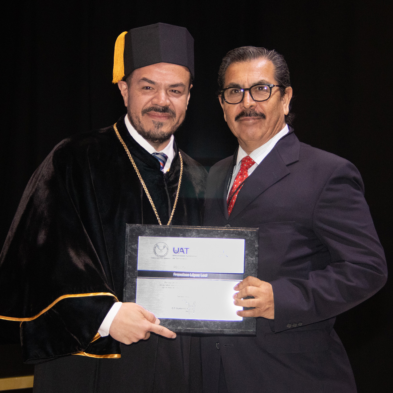 Preside Guillermo Mendoza homenaje al personal académico de la UAT