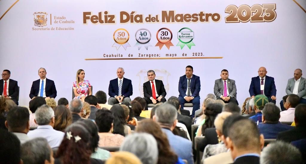 Reconocen Cepeda y Riquelme labor de los docentes de Torreón