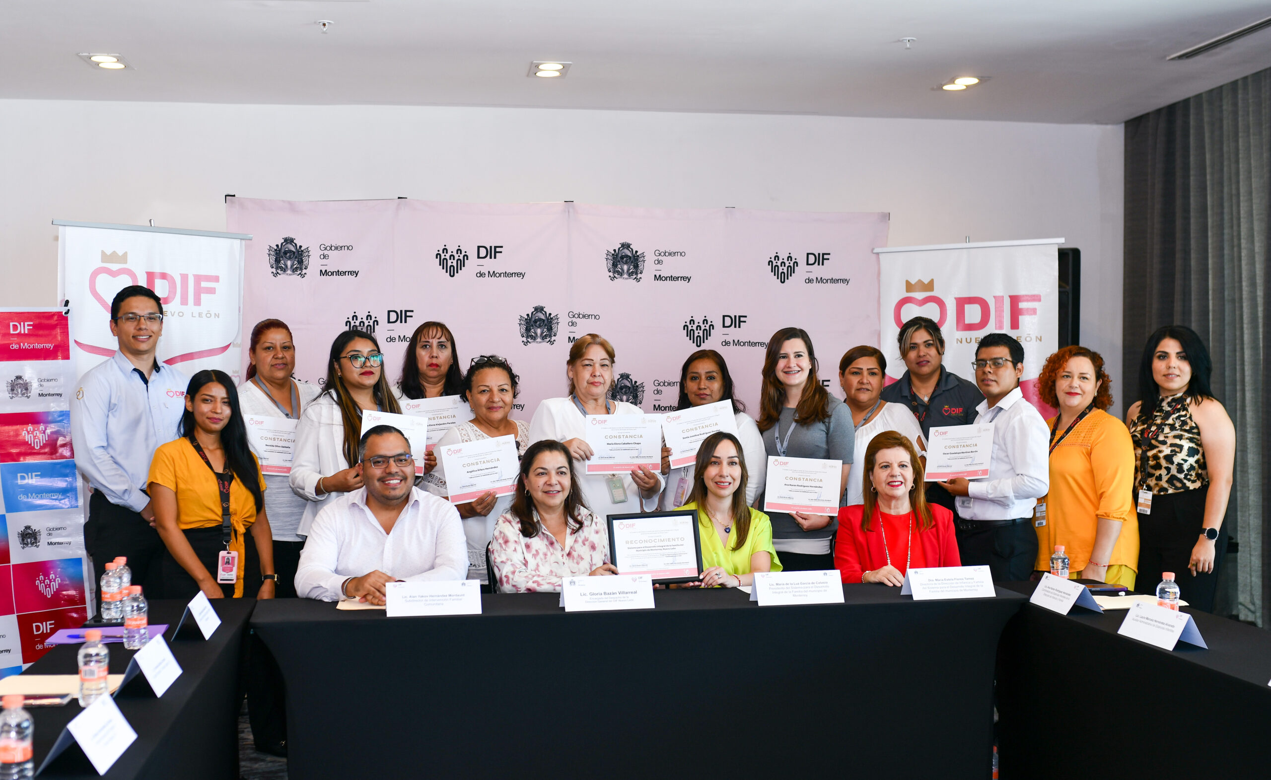 Fortalece DIF Monterrey habilidades de cuidadores de niños y adolescentes