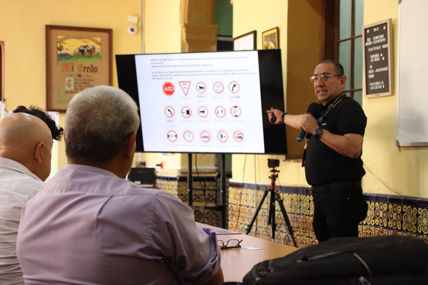 Imparte Director de Tránsito de Monterrey curso de vialidad a ciudadanos