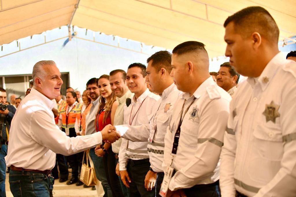 Alcalde de Torreón entrega reconocimientos a agentes viales por labores sociales y actos heroicos